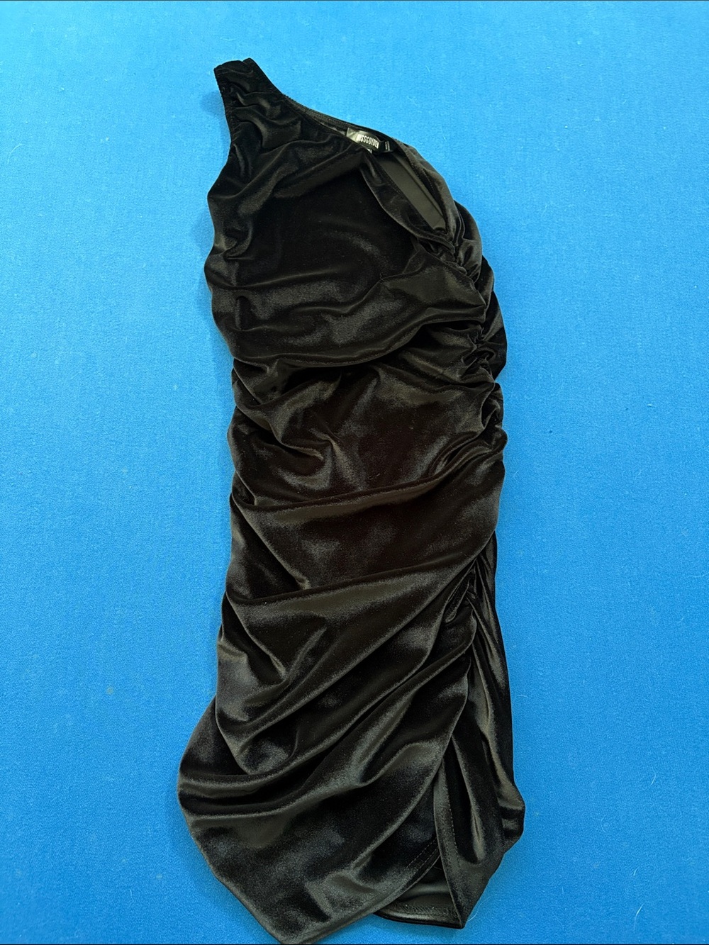 Missguided Black One-Shoulder Ruched Velvet Dress